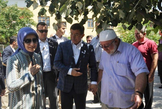 Davutoğlu: "Terörün Hedefi Bütün Milletimizdir"