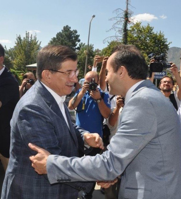 Davutoğlu: "Terörün Hedefi Bütün Milletimizdir"