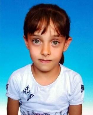 Patlamada Ölen 9 Yaşındaki Kızın Tek Suçu Gelin Görme Merakıymış