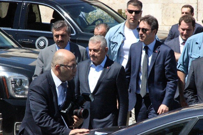 Başbakan Yıldırım, Mevlana Müzesi’ni Ziyaret Etti