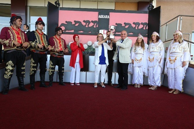 Köroğlu Koşusunu Efsane Jokey Halis Karataş’ın Bindiği ‘Mandarin’ Kazandı