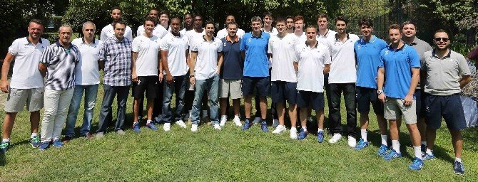 Anadolu Efes Sezonu Açtı