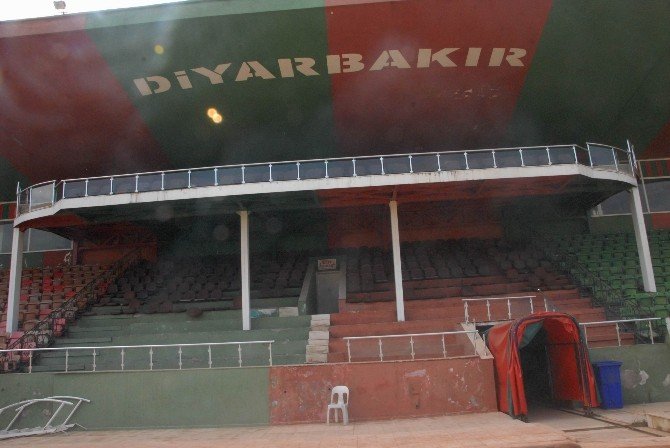 Diyarbakır’da Yarım Asırlık Stat Yıkılıyor