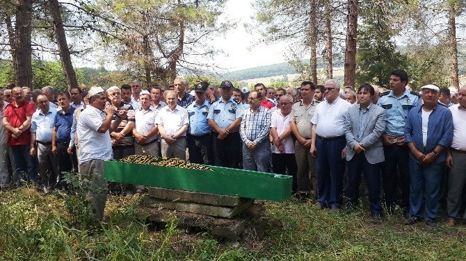 Emekli Emniyet Müdürü Toprağa Verildi