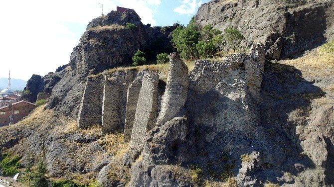 Tarihi Kalenin Surları Restore Edilecek