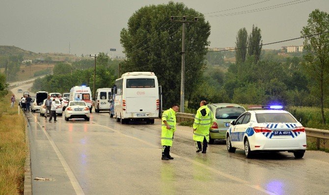 Kazaya Yardım Etmek İsterken Kaza Yaptılar