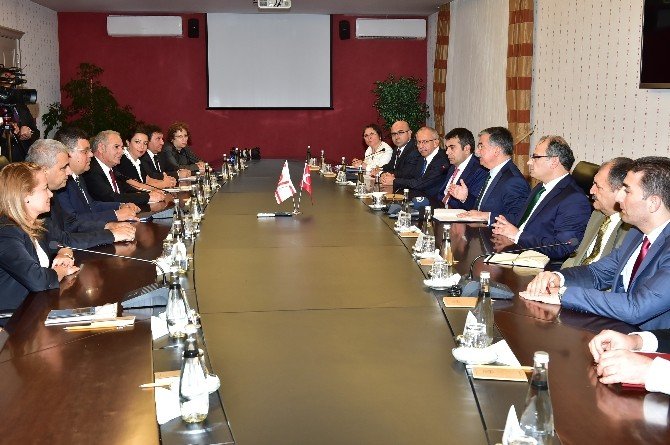 Bakan Yılmaz, Kktc Milli Eğitim Bakanı Berova İle Bir Araya Geldi