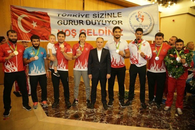 Rio 2016 Olimpiyatları’nda Dereceye Giren Milli Güreşçiler Ankara’ya Geldi