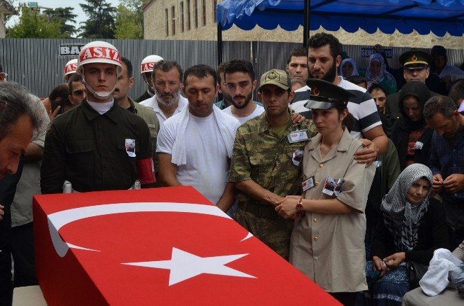 Şehit Uzman Çavuş Murat Durmaz Memleketi Trabzon’da Son Yolculuğuna Uğurlandı