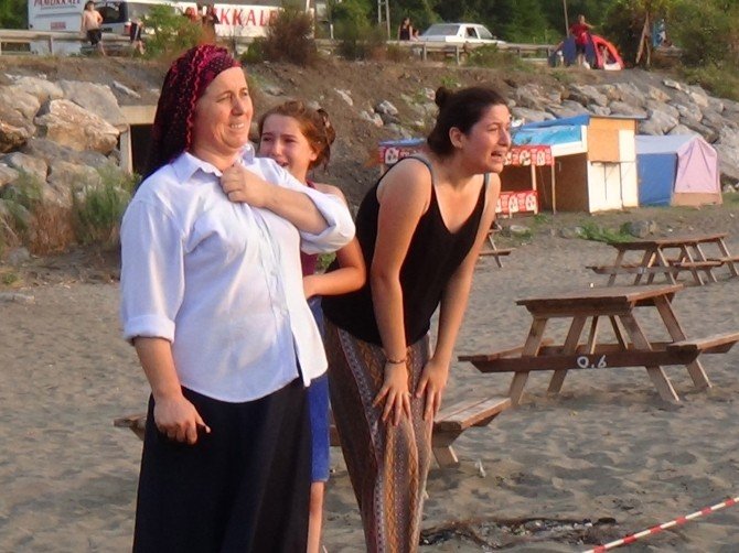 Karadeniz’in Dev Dalgaları İki Kişiyi Yuttu