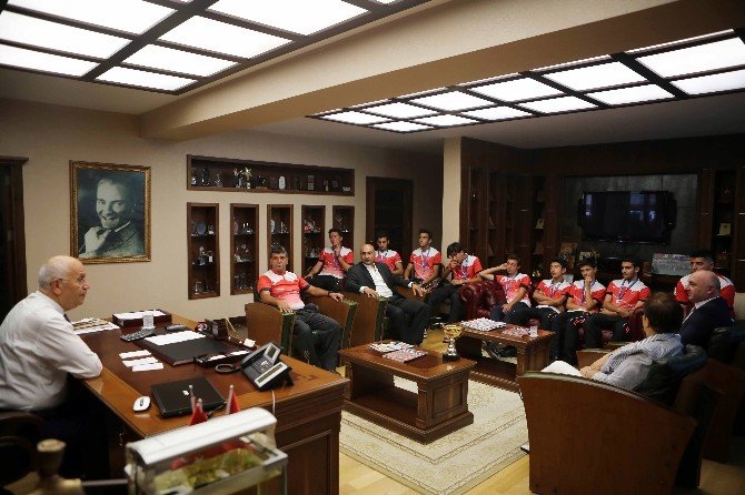 Şampiyon Öğrenciler Yenimahalle’de