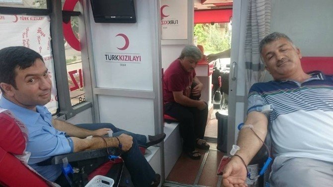 Kızılay Kan Bağışı Kampanyalarına Devam Ediyor.