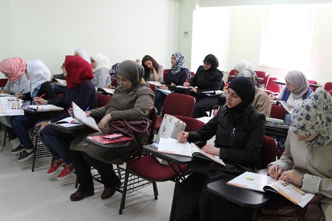 İstanbul Aydın Üniversitesi’nden Suriyeli Sığınmacılara Büyük Destek