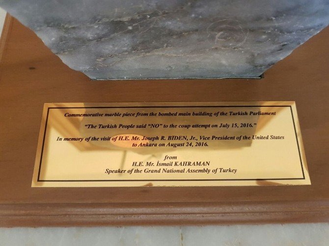 Tbmm Başkanı Kahraman’dan Biden’a Anlamlı Hediye
