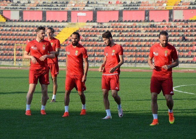 Eskişehirspor, Şanlıurfaspor Maçına Taraftarı Önünde Hazırlanıyor