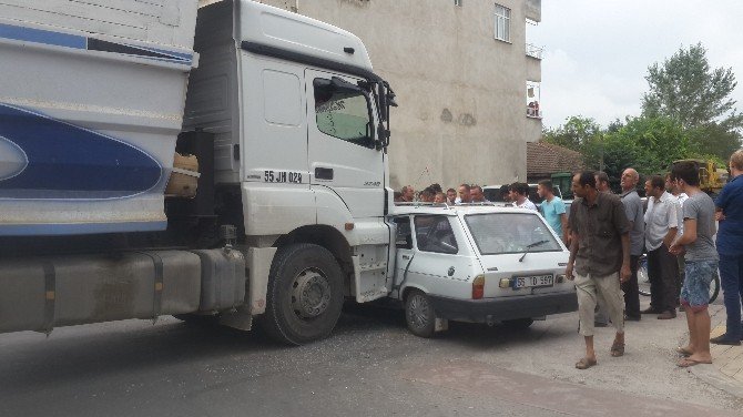 Kamyon İle Otomobil Çarpıştı: 1 Yaralı