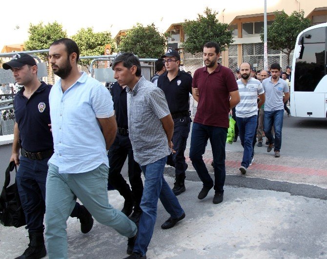 Mersin’de Fetö Soruşturmasında 24 Emniyet Personeli Adliyeye Sevk Edildi
