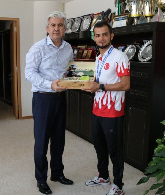 Başkan Salih Hızlı, Dünya İkincisini Konuk Etti