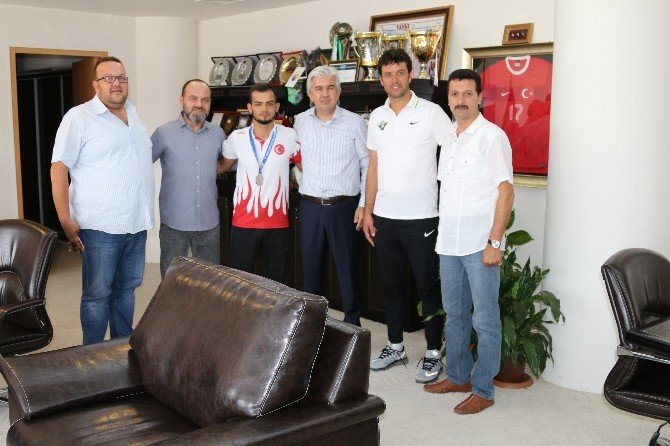 Başkan Salih Hızlı, Dünya İkincisini Konuk Etti