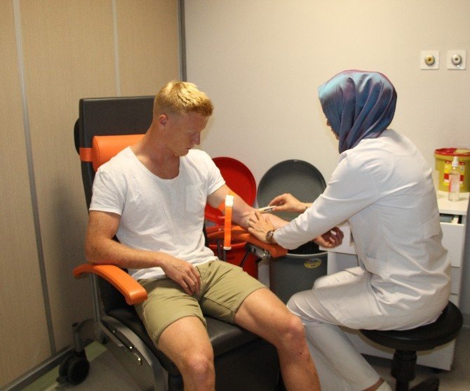 Atiker Konyaspor’da Yeni Transfer Jens Jonsson, Sağlık Kontrolünden Geçti