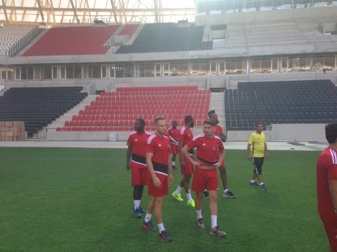 Gaziantepsporlu Futbolcular Gap Arena’yı Gezdi
