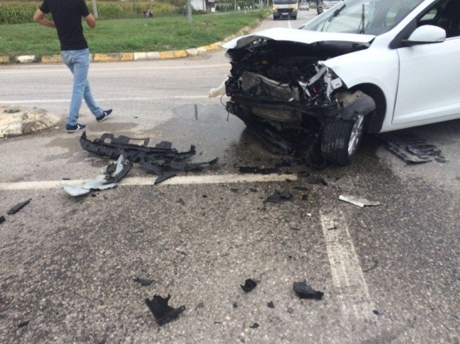 Sakarya’da Trafik Kazası: 2 Yaralı