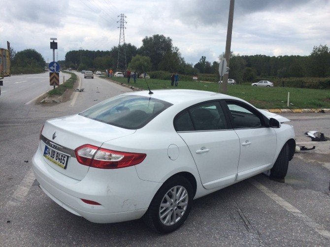 Sakarya’da Trafik Kazası: 2 Yaralı