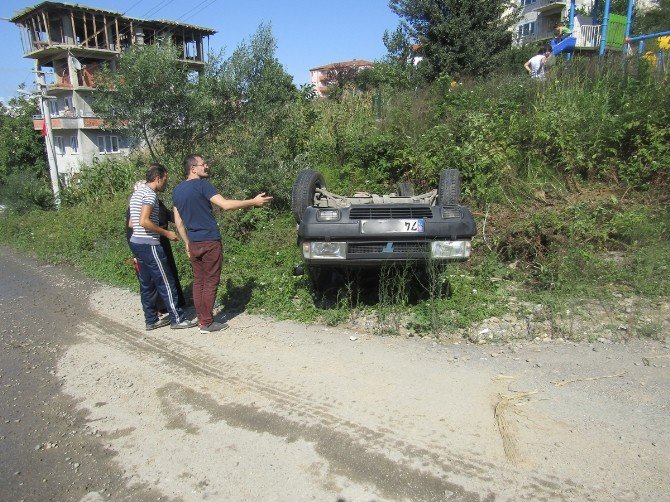 Virajı Alamayan Otomobil Takla Attı: 6 Yaralı