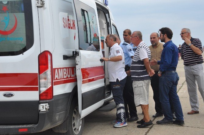 İskeleden Denize Düşen Kişiyi Vatandaşlar Kurtardı