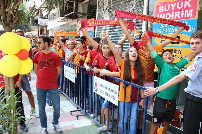 Cavanda, Manisa’da Taraftarlarıyla Buluştu