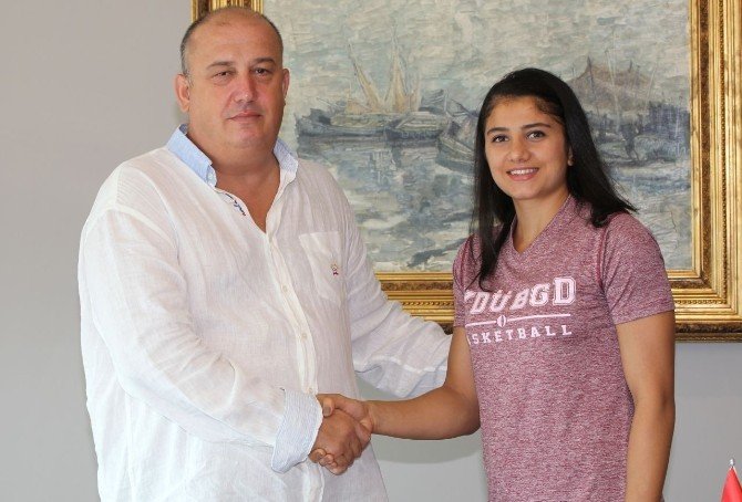 Merve Aydın, 5 Yıl Daha Yakın Doğu Üniversitesi’nde