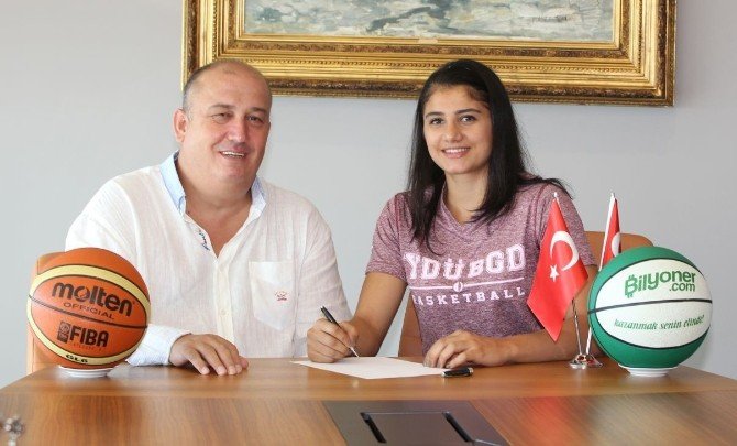 Merve Aydın, 5 Yıl Daha Yakın Doğu Üniversitesi’nde