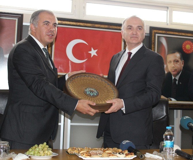 Bakan Özlü’den İzmir’e Proje Müjdesi