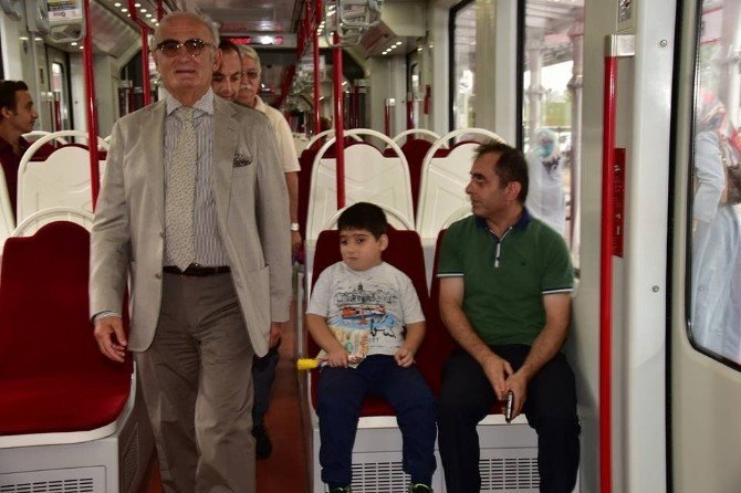 Başkan Yılmaz, Tramvayda Samsunlulara Yol Arkadaşlığı Yaptı