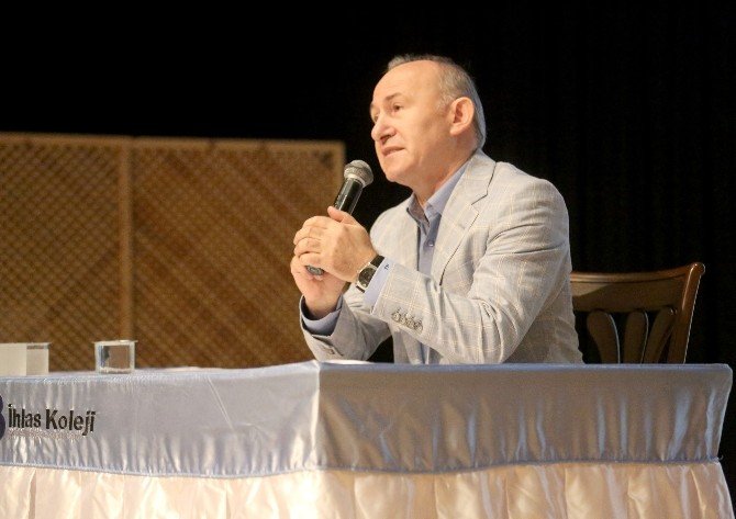 Prof. Dr. Şimşirgil: “Beşikten Mezara İlim Öğrenin Diyen Bir Dinin Mensuplarıyız”