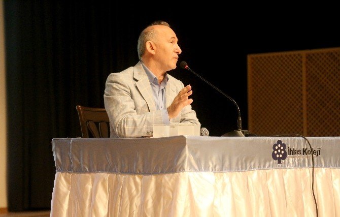 Prof. Dr. Şimşirgil: “Beşikten Mezara İlim Öğrenin Diyen Bir Dinin Mensuplarıyız”