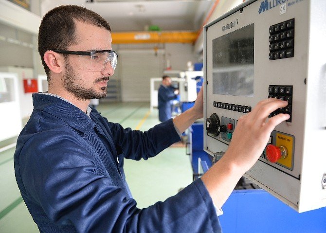 Butgem Tek Kuruş Almadan Meslek Edindiriyor