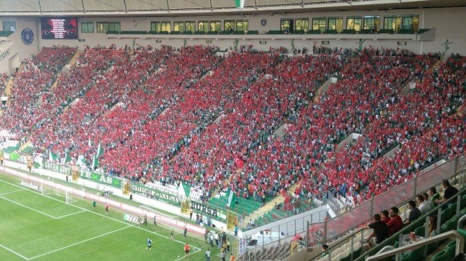 Timsah Arena’da Tarihi Gece