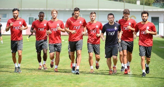 Galatasaray, Çalışmalarına Ara Vermeden Başladı