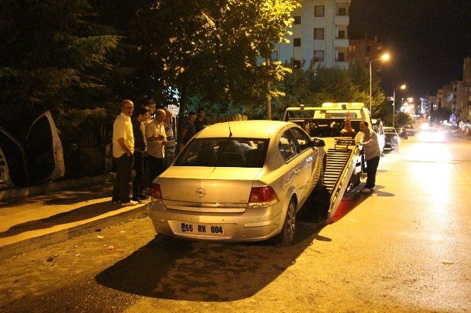 Otomobil Evin Bahçesine Girdi: 1 Yaralı