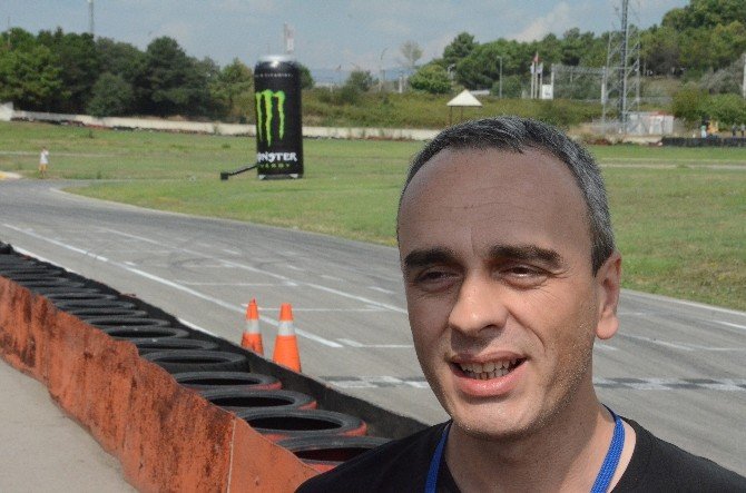 17 Yaşındaki Genç Kızın Motor Sporlarına Olan Tutkusu Engel Tanımıyor