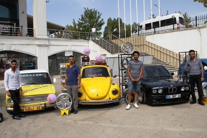 Modifiyeli Araba Fuarı’nda Şehitler Unutulmadı