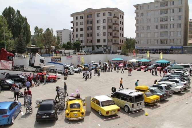 Modifiyeli Araba Fuarı’nda Şehitler Unutulmadı