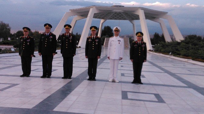 Genelkurmay Başkanı Orgeneral Akar, Devlet Mezarlığı’nı Ziyaret Etti