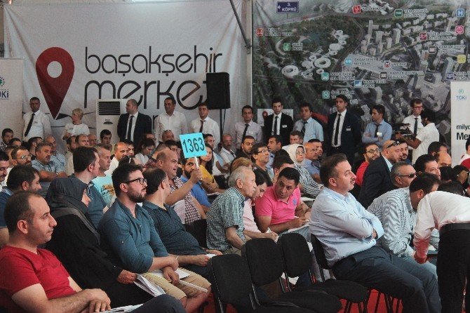Başakşehir Merkez Çarşı Dükkanları İçin Yoğun Rekabet