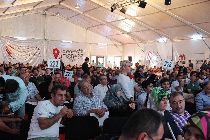 Başakşehir Merkez Çarşı Dükkanları İçin Yoğun Rekabet