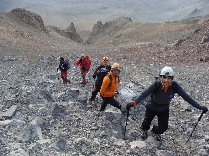 Edosk Dağcıları Erciyes Zirvede