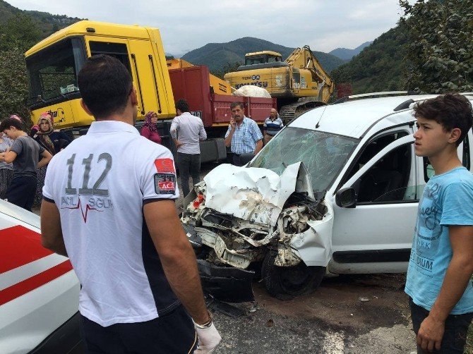 Zonguldak’ta Trafik Kazası: 2 Yaralı