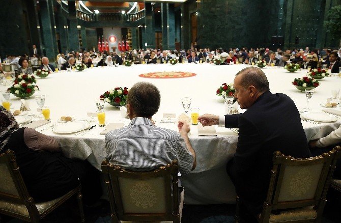 Cumhurbaşkanı Erdoğan: “Başınız Öne Eğik Olmasın”