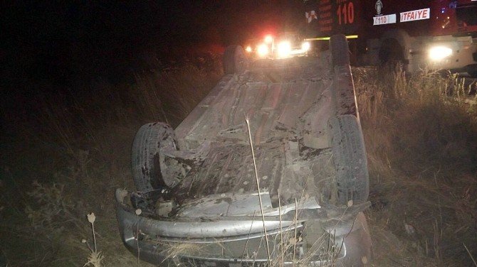 Eşeğe Çarpan Otomobil Takla Attı: 1 Ölü, 1 Yaralı